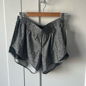 lululemon Hotty Hot Short 4” Lined